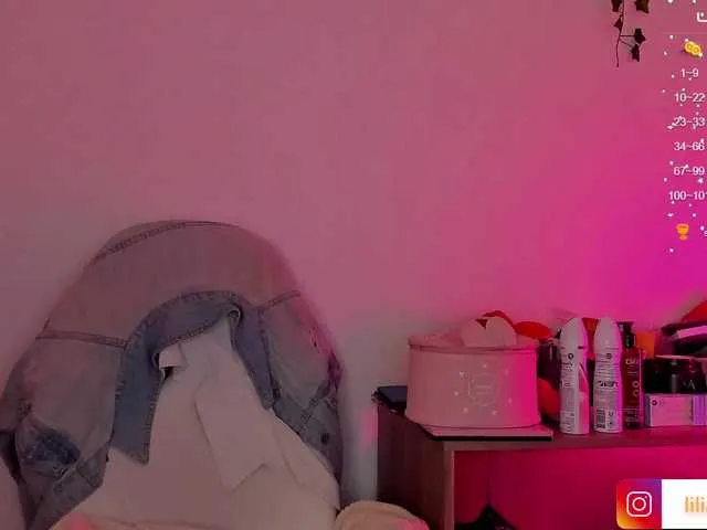 Live sex webcam photo for peachymilk #276186343