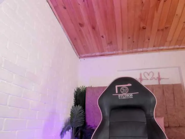 Live sex webcam photo for penelope-tay #292333803