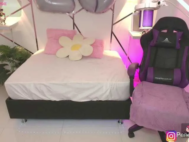 Live sex webcam photo for penelope22x #291245437