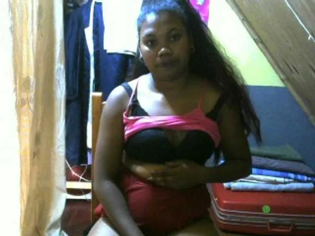 Live sex webcam photo for petasse-bombe #272068084