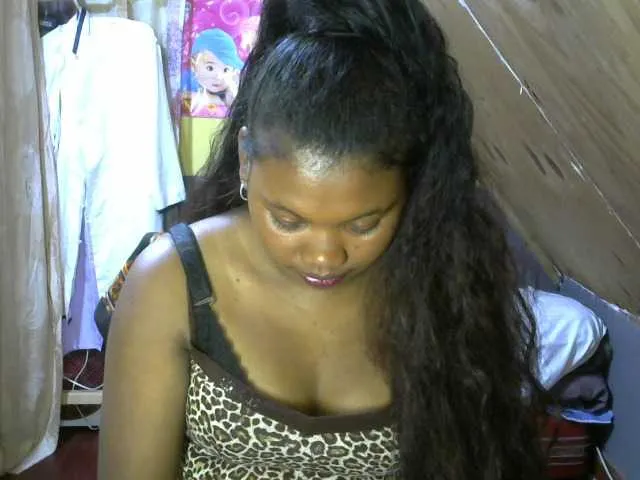 Live sex webcam photo for petasse-bombe #272071775