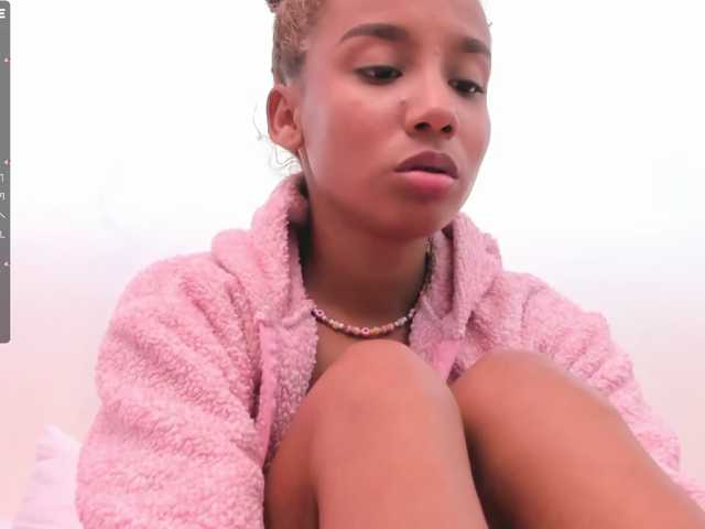 Live sex webcam photo for petite-pussy #275957621