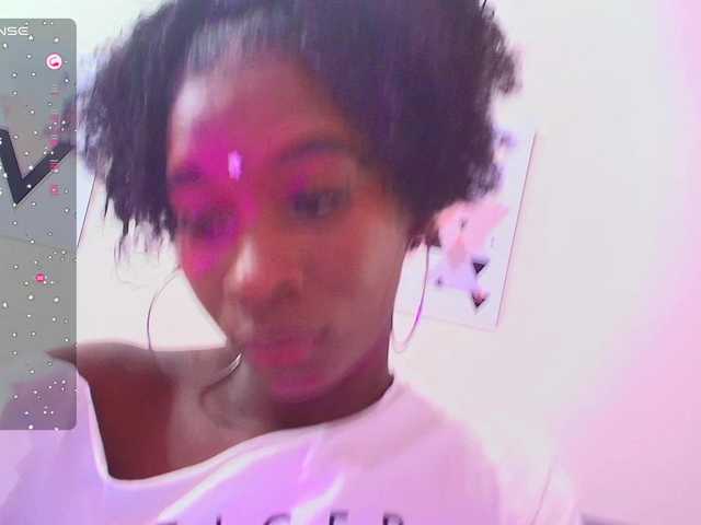 Live sex webcam photo for petitelittleebony #290153081