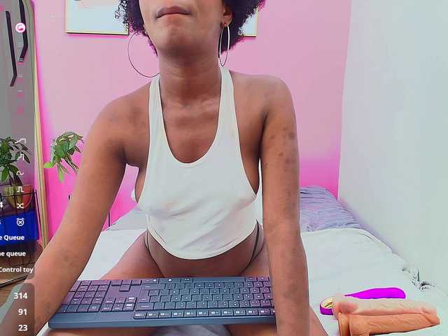 Live sex webcam photo for petitelittleebony #290585596