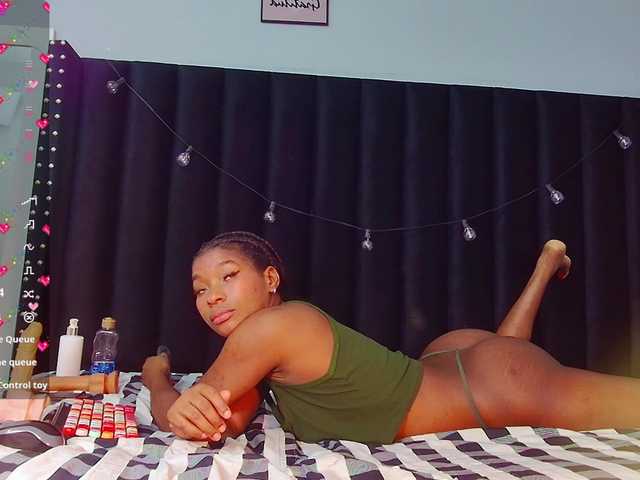 Live sex webcam photo for petitelittleebony #291040228