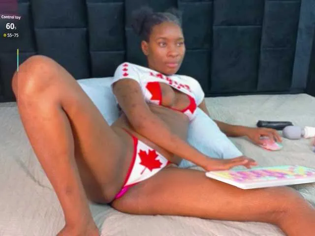 Live sex webcam photo for petitelittleebony #293579633