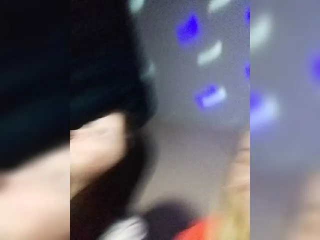 Live sex webcam photo for petites-reines #276356580