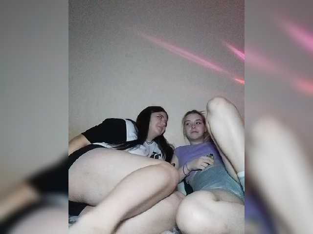 Live sex webcam photo for petites-reines #276371448