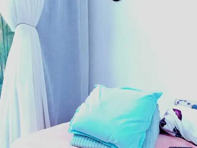 Live sex webcam photo for petitte27 #288059316