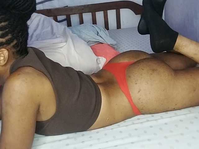 Live sex webcam photo for petittegoddess254 #293977607