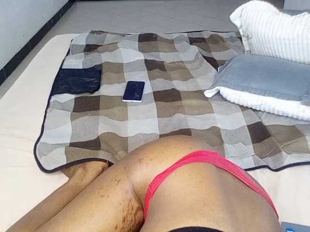 Live sex webcam photo for petittegoddess254 #294115105