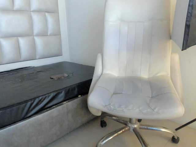 Live sex webcam photo for peyton-wat #291900001