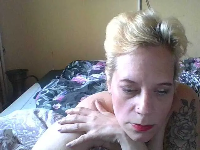 Live sex webcam photo for pia1980 #275613476