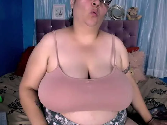 Live sex webcam photo for pilijenner #274396691