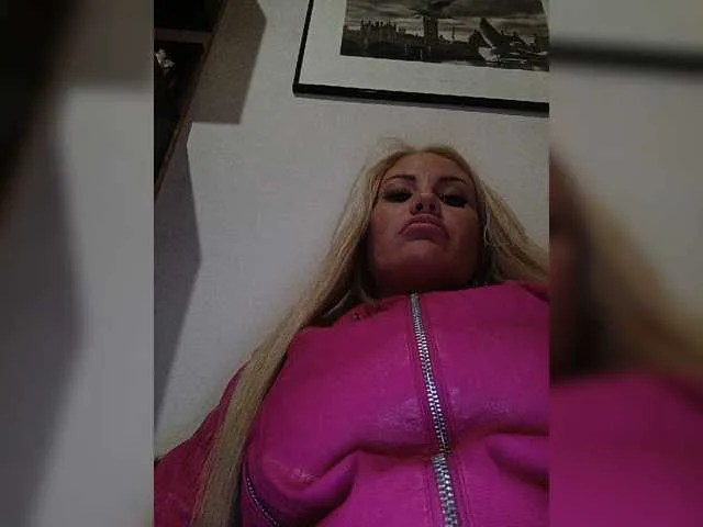 Live sex webcam photo for pink0811 #275687880