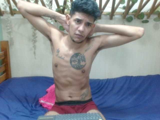 Live sex webcam photo for piter23blcak1 #277481459