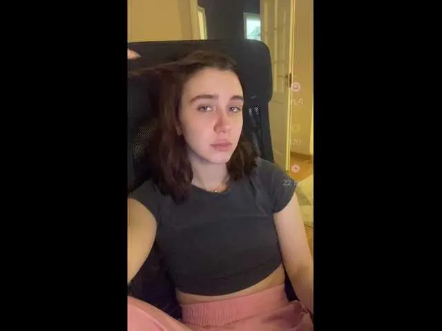 Live sex webcam photo for pizzahubb #290423649