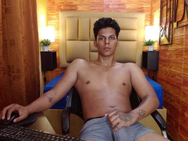 Live sex webcam photo for play-sexx #277853418