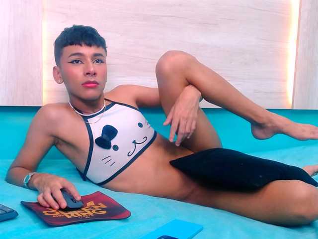 Live sex webcam photo for poisonfemmeboy #276332497