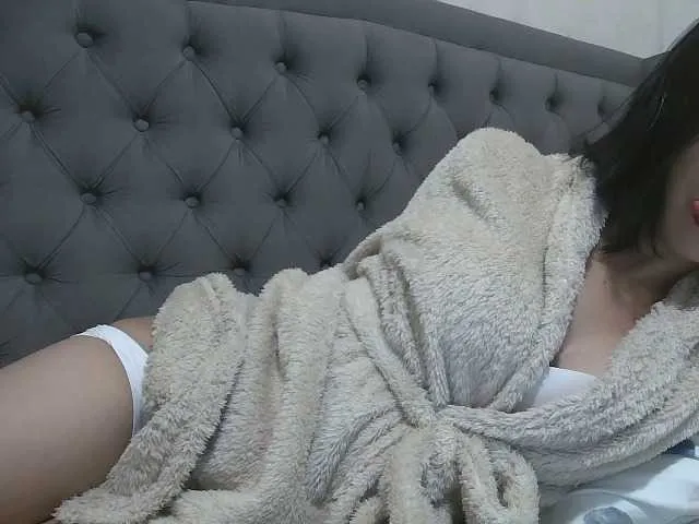 Live sex webcam photo for pornadrianna #290541864