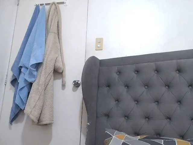 Live sex webcam photo for pornadrianna #290729759
