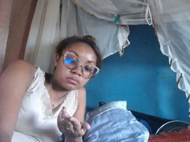 Live sex webcam photo for pretty-ass #290888260