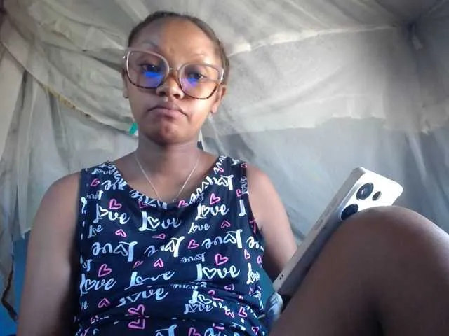 Live sex webcam photo for pretty-ass #290918523