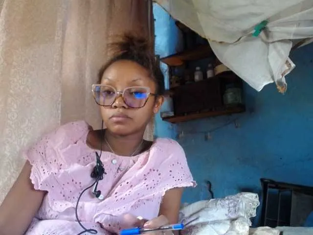 Live sex webcam photo for pretty-ass #290977217