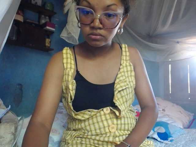 Live sex webcam photo for pretty-ass #292359954