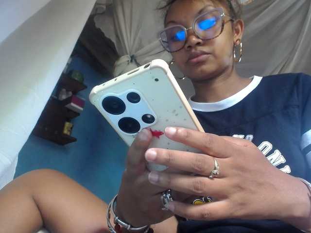 Live sex webcam photo for pretty-ass #292392676