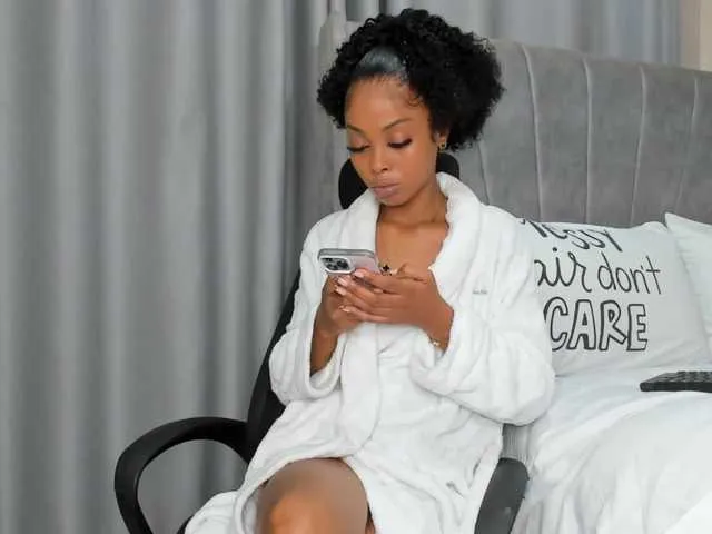 Live sex webcam photo for pretty-canella #291705678