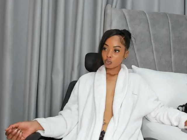 Live sex webcam photo for pretty-canella #291972115