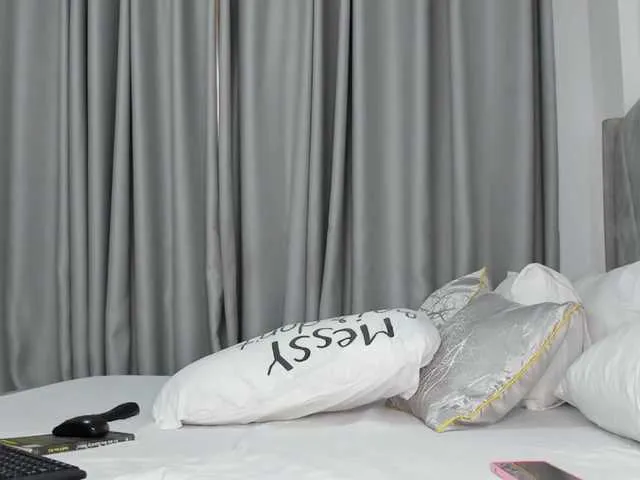 Live sex webcam photo for pretty-canella #292393153