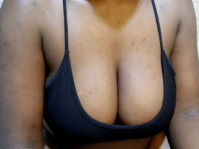 Live sex webcam photo for pretty-lioness #293843468