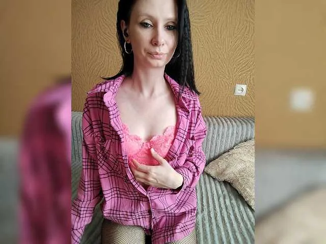 Live sex webcam photo for prettyKris #277459404