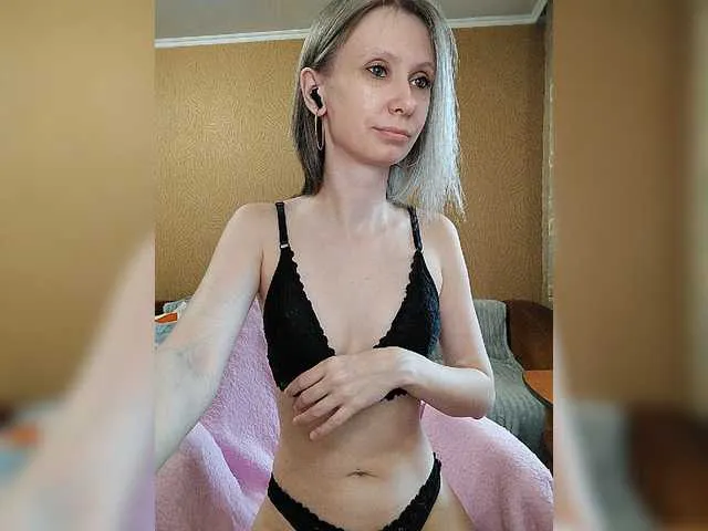Live sex webcam photo for prettyKris #293485135