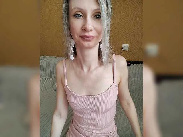Live sex webcam photo for prettyKris #294000454