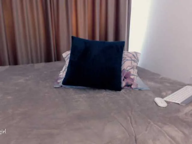 Live sex webcam photo for prettyadoraa #275761051