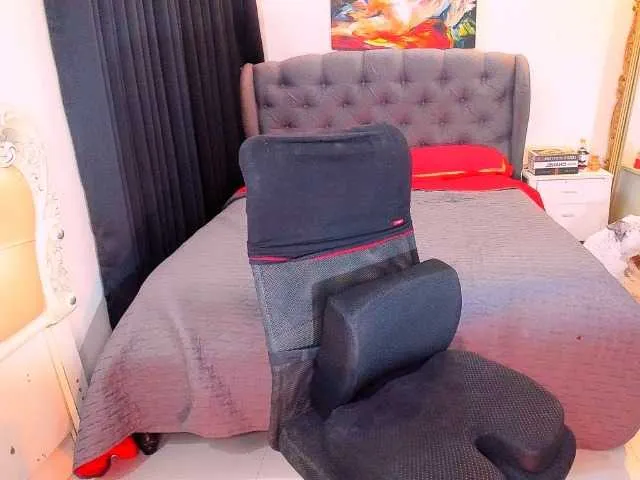 Live sex webcam photo for prettyjulia03 #276770542