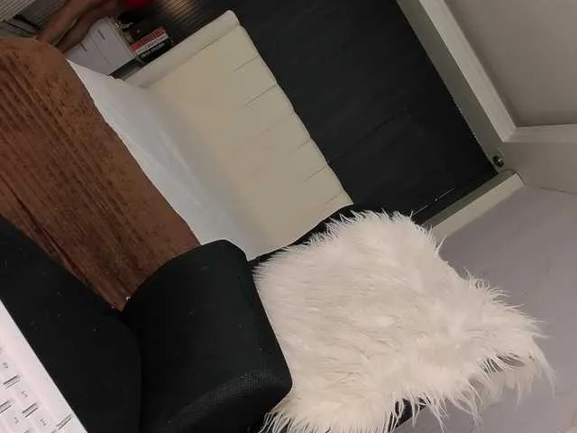 Live sex webcam photo for prettyjulia03 #292172322