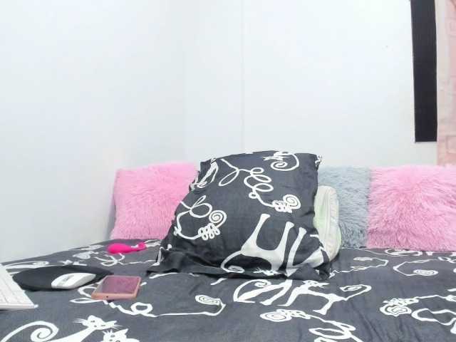 Live sex webcam photo for prettyts4u #277794414