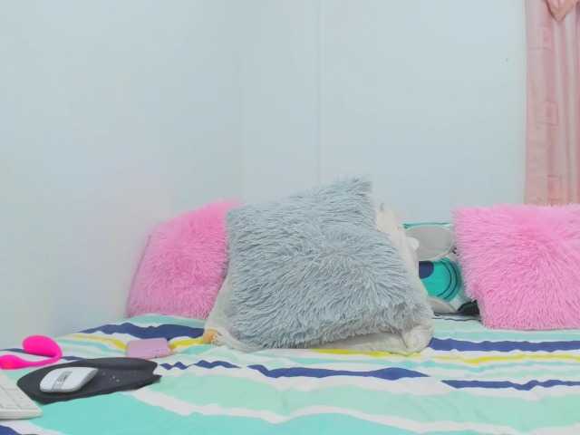 Live sex webcam photo for prettyts4u #287892915