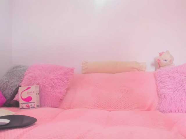 Live sex webcam photo for prettyts4u #291447686