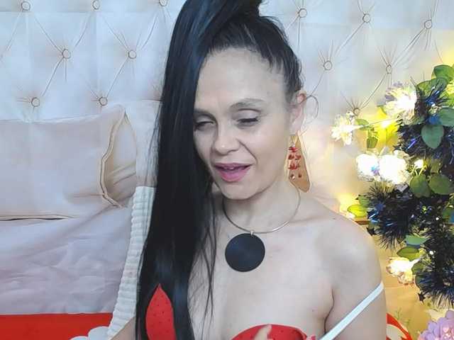 Live sex webcam photo for prettywoman31 #290598133