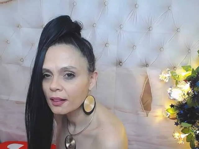 Live sex webcam photo for prettywoman31 #290625205