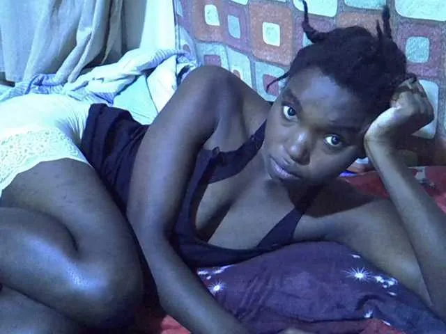 Live sex webcam photo for princess-scovia #291653391