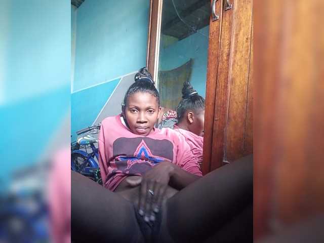 Live sex webcam photo for princillah1 #290977549