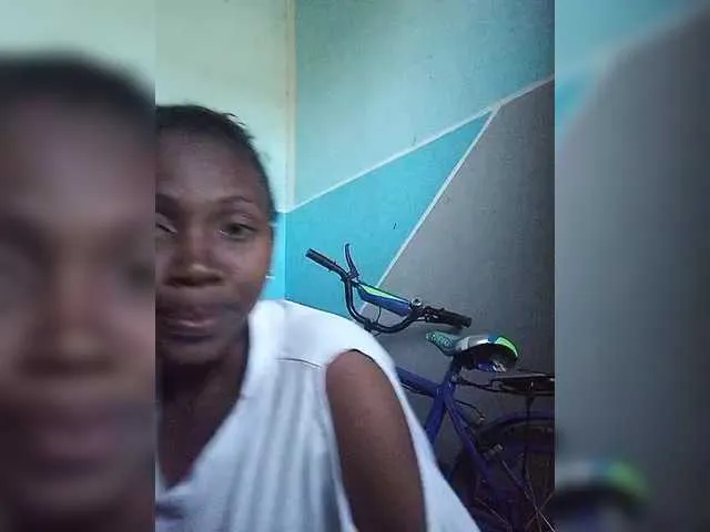 Live sex webcam photo for princillah1 #291686410