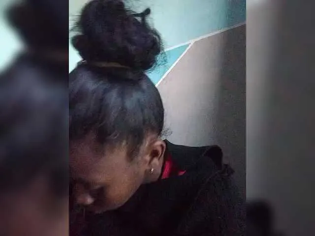 Live sex webcam photo for princillah1 #291693189