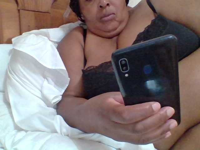 Live sex webcam photo for pussylips53 #290233976